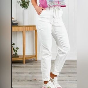 Judy Blue white Airplane Mode
High Rise White Cuffed Jogger size 3